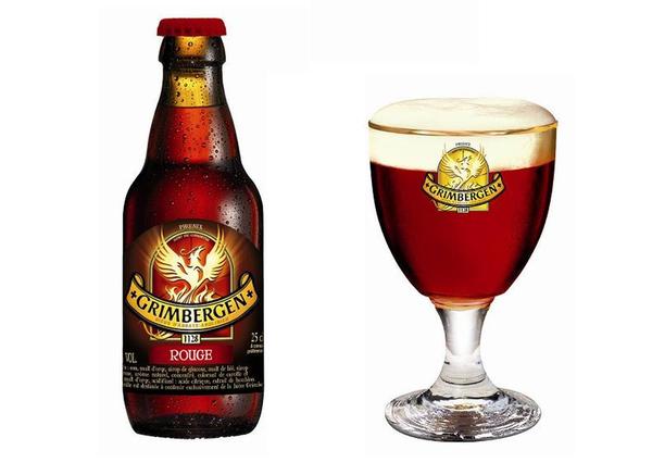 Bouteille et verre de la Grimbergen Rouge